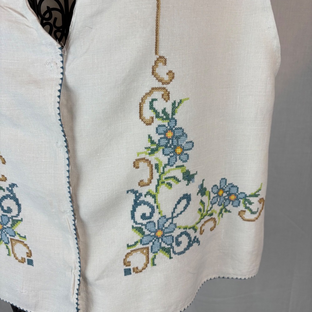 Vintage Floral Cross Stitch Embroidered Wht Linen Vest  Handmade Upcycled  Sz S - Picture 4 of 14